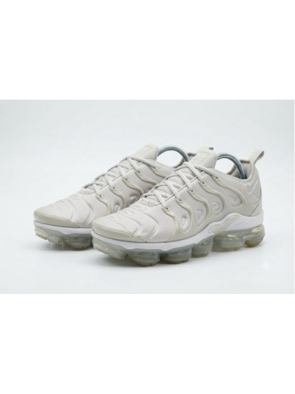 NIKE EGGSHELL WHITE VAPORMAX PLUS MENS SNEAKER SIZE US 8.5 (WOMENS SIZE 10)